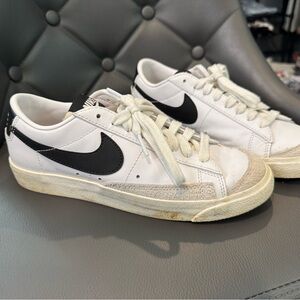 Nike Classic White and Black Low-Top Sneakers